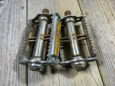 OLD SCHOOL BMX MX VINTAGE ANTIQUE RAT TRAP PEDALS 9/16 THREAD USED WELLGO TAIWAN