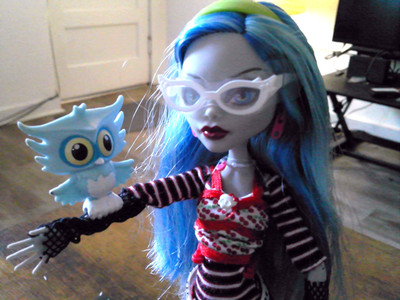Monster High Ghoulia Yelps Creeproduction with owl pet, journal, and hairbrush