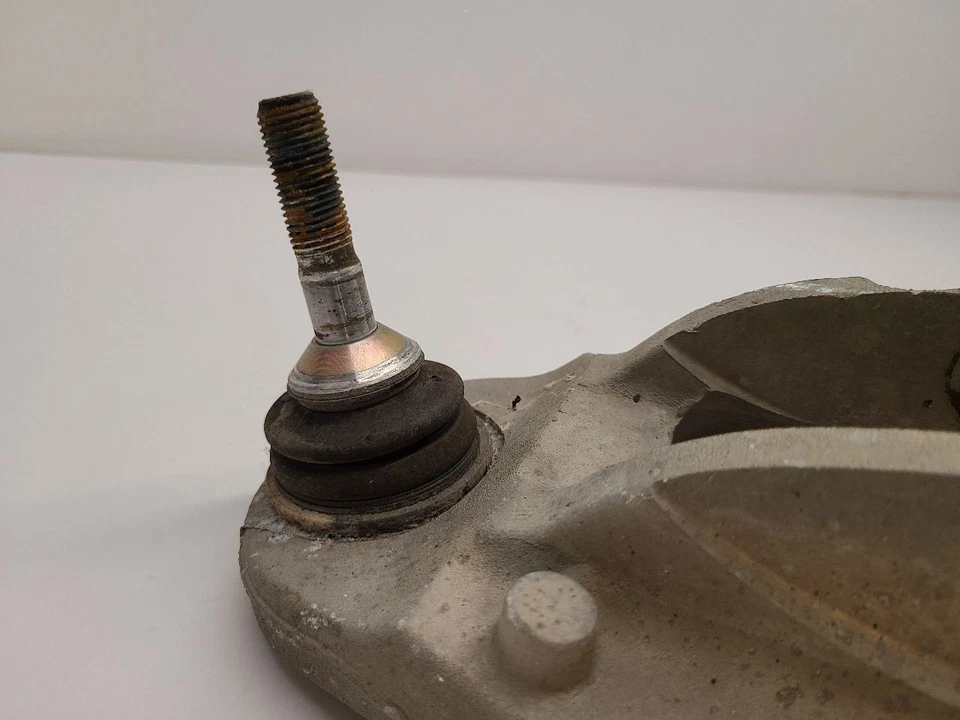 2003 2004 2005 2006 CROWN VICTORIA Driver braço de controle inferior dianteiro - Imagem 2 de 4