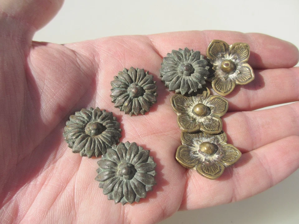 Victorian Brass Ormolu Furniture Hardware Mounts French Flowers Antique Gilt LOT - Image 2 of 4