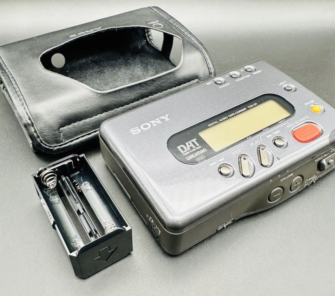 SONY DAT WALKMAN TCD-D7 cassette player Tested Working