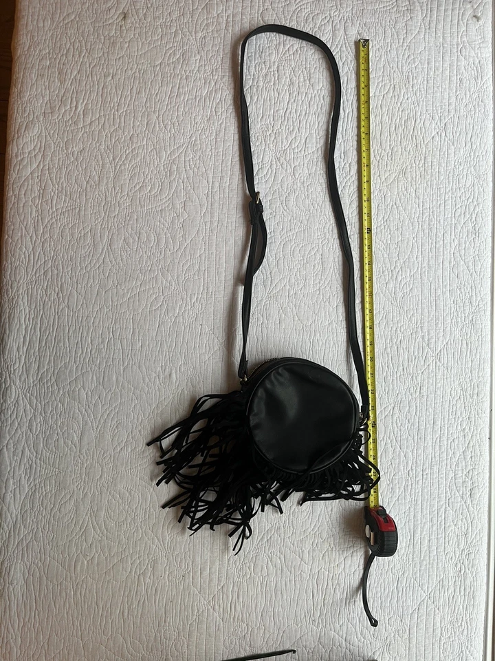 Bolso Bandolera Deux Lux Cuero Negro Flecos Correa Ajustable Foto 2 de 4