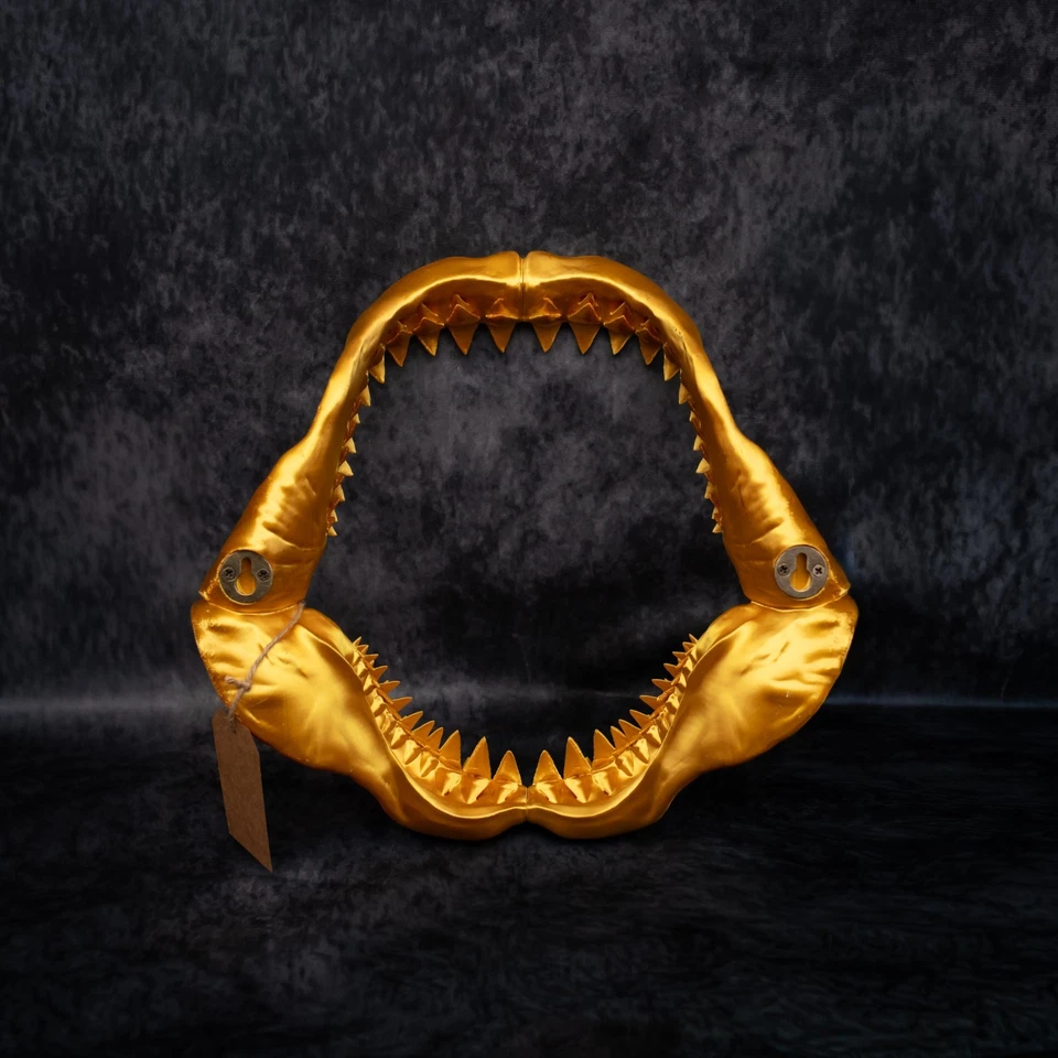 GRAN MANDÍBULAS DE TIBURÓN BLANCO / MEGALODON. DECORACIÓN ARTÍSTICA DE MONTAJE EN PARED COLOR DORADO Foto 4 de 4