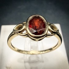 9ct Yellow Gold Garnet Ring Fully Hallmarked 375