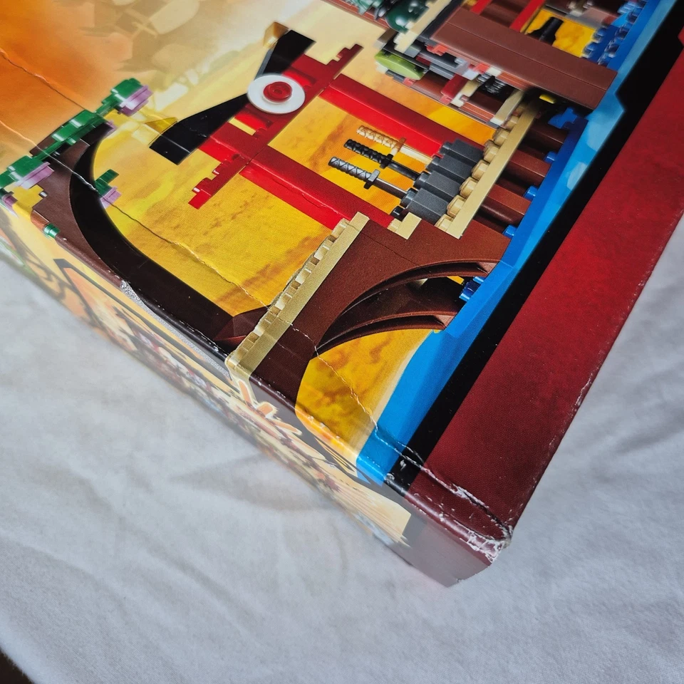 New LEGO 2507 Ninjago Fire Temple 2011 (Retired) Damaged Box  - Image 4 of 4