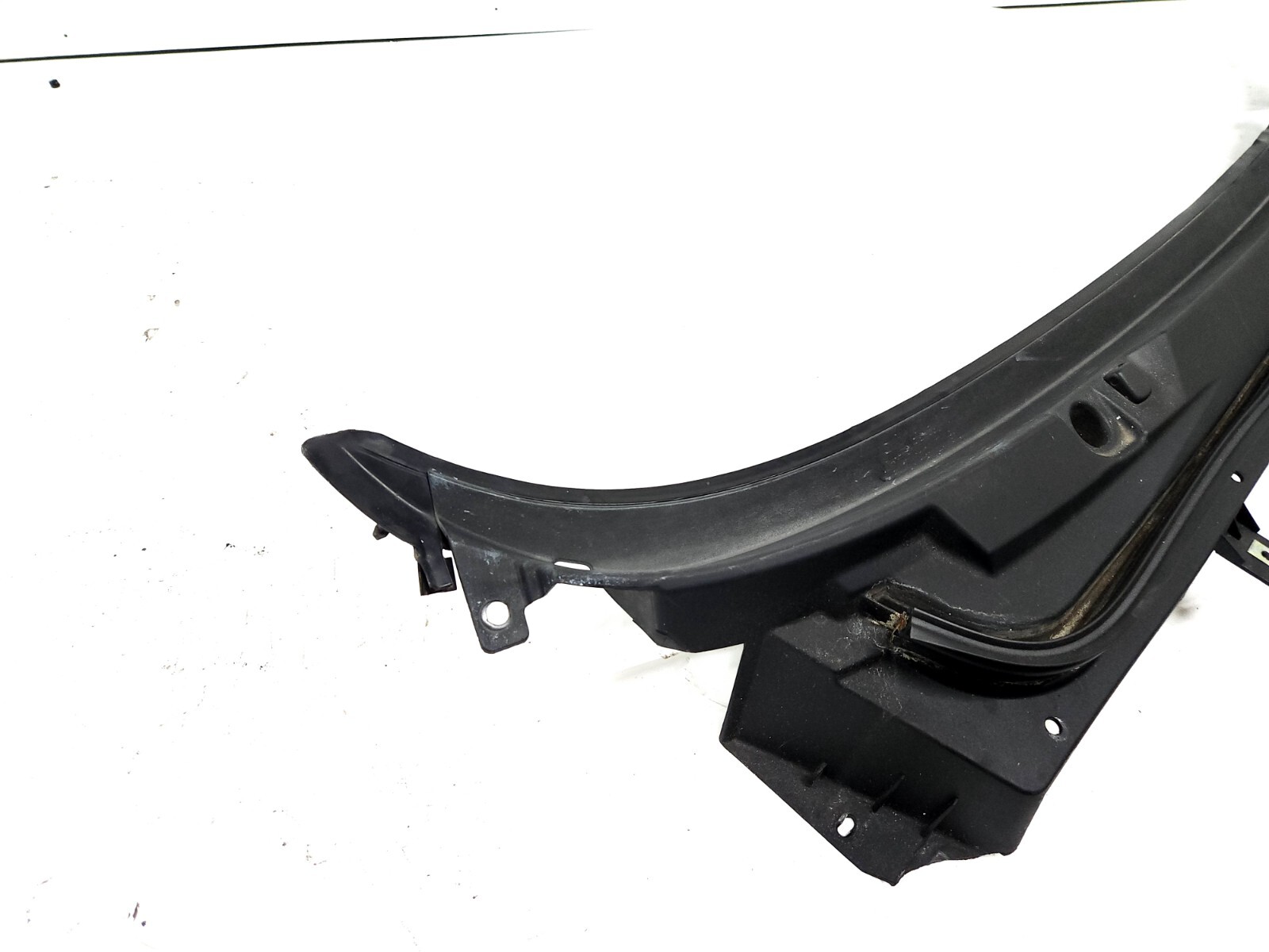 ⭐ 08-17 Maserati Gran Turismo Front Windshield Wiper Cowl Cover Vent Panel Oem