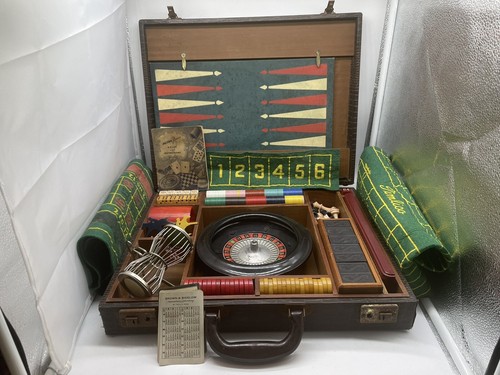 Vtg Metro Games Multi Game Set Chess  Backgammon Roulette Horse Bakelite Chips