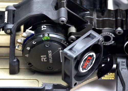 1718 EXOTEK FAN MOUNT- CLAMP ON SET, 1/10 BUGGIES,TRUCK, SEDAN Blue - Picture 4 of 4
