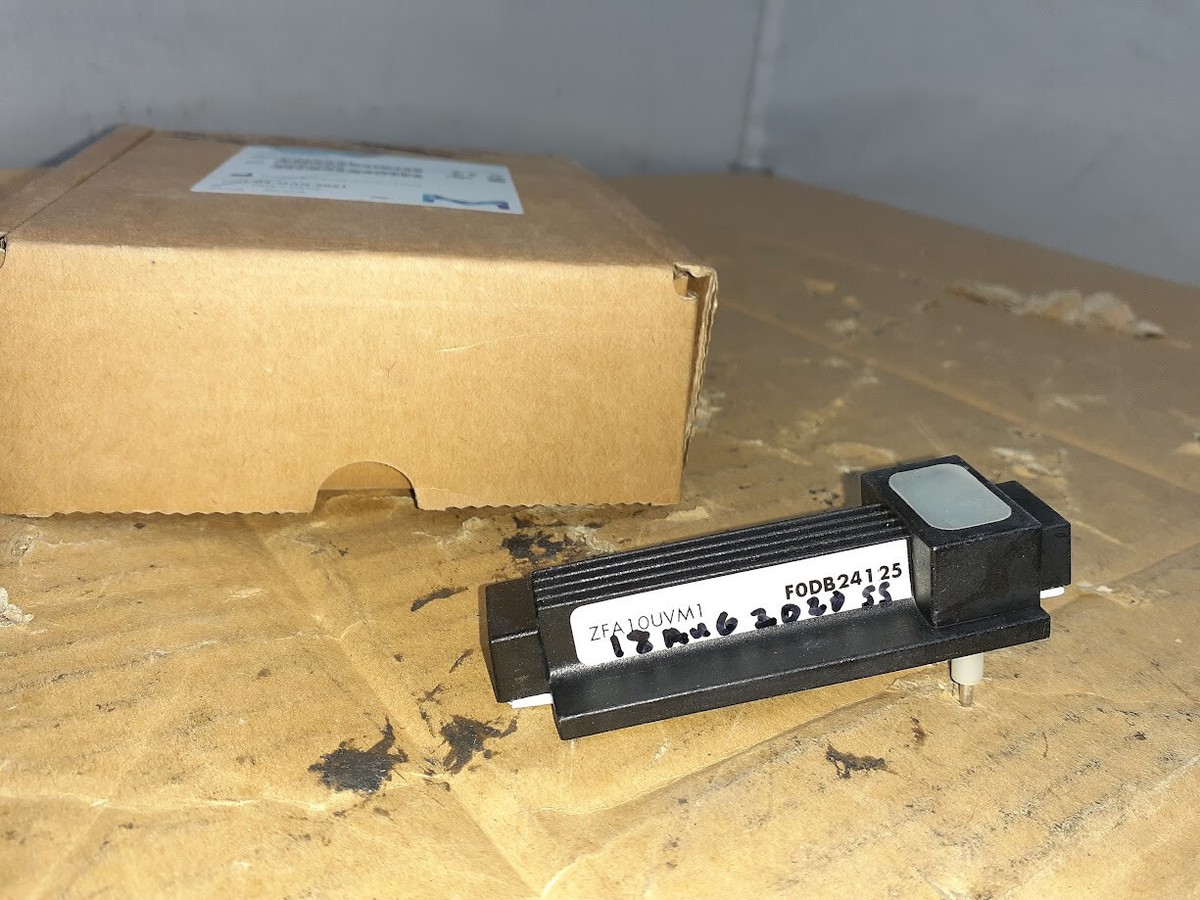 Millipore Milli-Q A10 Photooxidation UV Lamp, ZFA10UVM1 | eBay Millipore Milli-Q A10 Photooxidation UV Lamp, ZFA10UVM1 | eBay