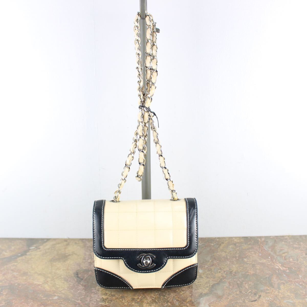 CHANEL Chocolate Bar Turnlock Bicolor Mini Chain Shoulder CHANEL Chocolate Bar Turnlock Bicolor Mini Chain Shoulder