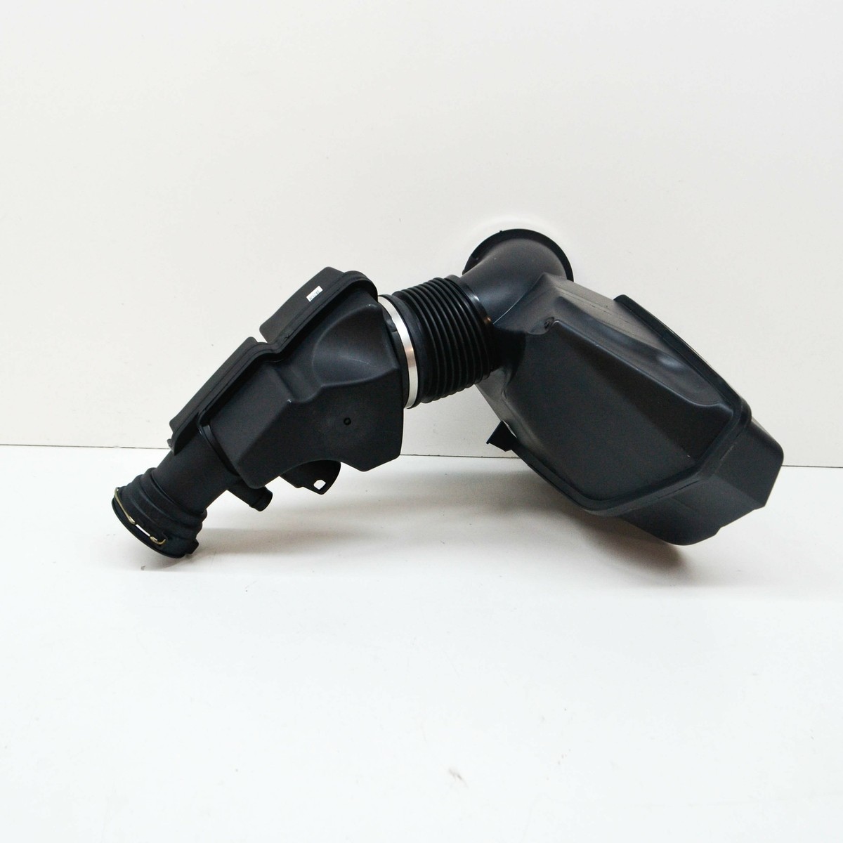 BMW 3 Touring G21 G20 Air Filtered Pipe With Resonator BMW 3 Touring G21 G20 Air Filtered Pipe With Resonator