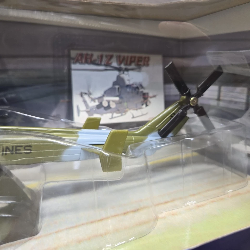 Motor Max AH-1Z Viper US Navy Viper Combat Helicopter 1:48 Diecast Model Marines - Image 4 of 4