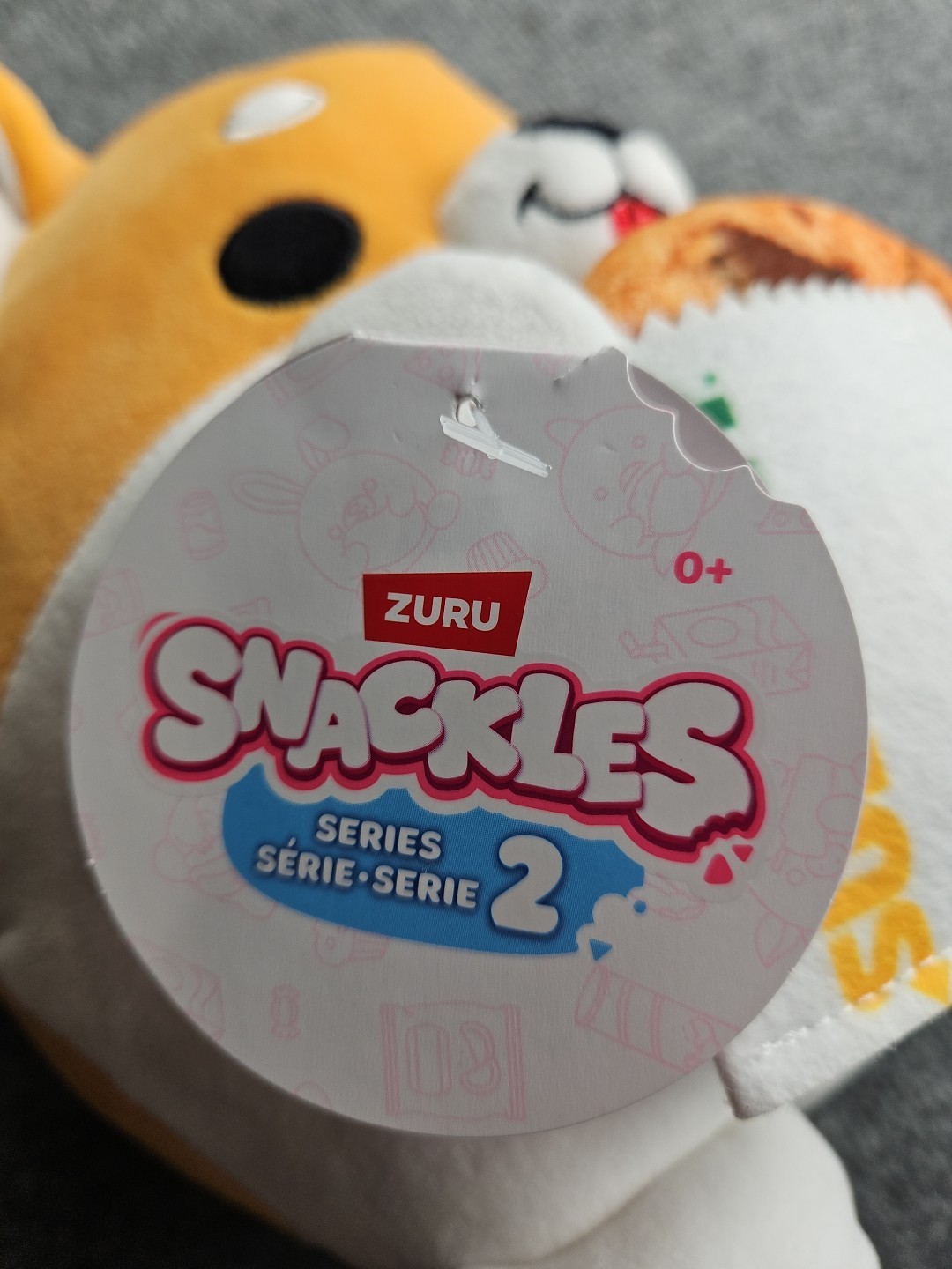 Zuru Snackles Series 2 Shaun The Dog Holding Subway Cookie 8" Plush NEW (C)