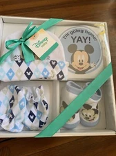 Disney Mickey Mouse take me home set /  hat socks mittens and sticker 0-3 months