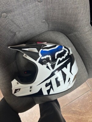 fox shaped motorcycle helmet Racing Unisex-Adult V Core MIPS Motocross Dirt Bike Helmet, Red : Automotive 9 intake and 4 exhaust vents for optimum airflow New 2025 Fox Racing V1