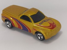 2000 00 Chevy SSR Concept Collectible 1/64 Scale Diecast Diorama Model J237