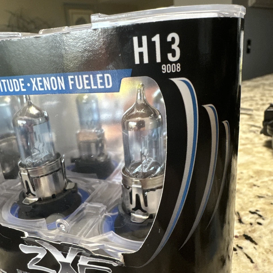 Farol Sylvania Silverstar ZXE 9008 H13 65/55W duas lâmpadas substitui estoque de atualização - Imagem 2 de 4