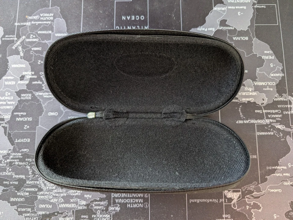 Estuche para gafas de sol Oakley Soft Vault cierre con cremallera nailon 07-025 negro Foto 3 de 3