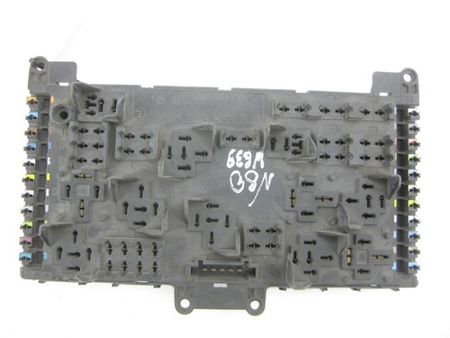 Mercedes-Benz A6395450401 Relay and fuse box V-class W639 - Picture 6 of 8