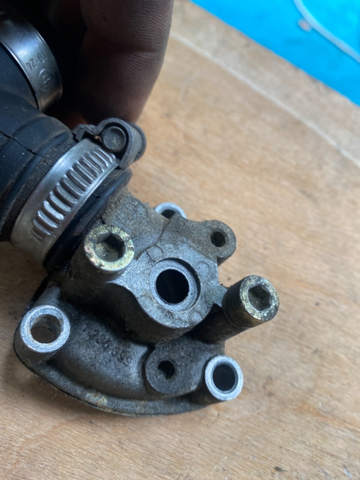 BMW E28 E30 M10 M20 Cold Start Fuel Injector Valve Idle Bleed Housing