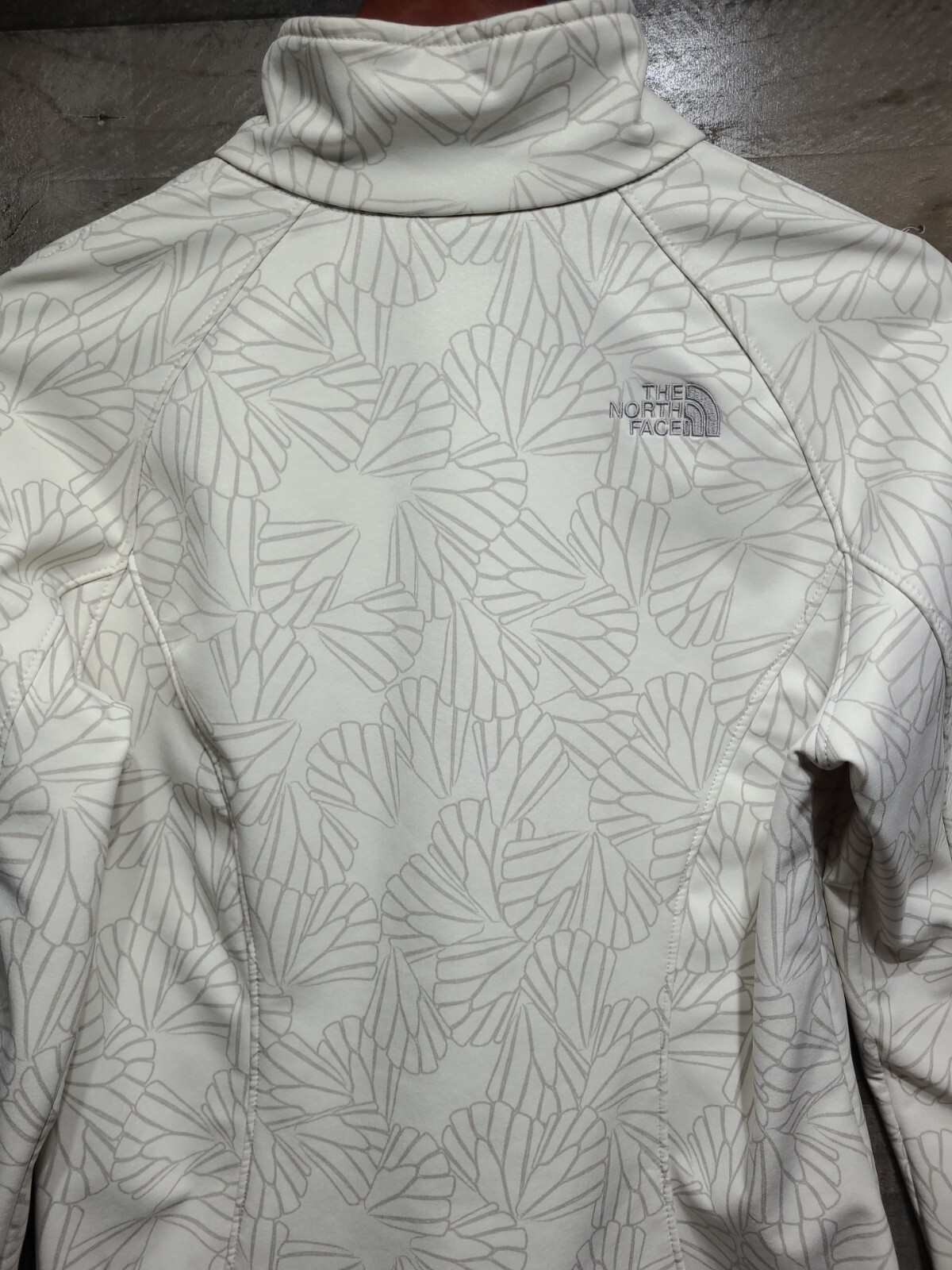 THE NORTH FACE Women’s Softshell Bionic White Pat… - image 10