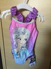 Brandneu mit Etikett Elsa Frozen Mädchen 3 Jahre 98 cm Badeanzug Schwimmkostüm Bademode lila