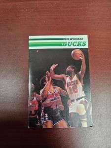 ES25 Milwaukee Bucks 1981/82 NBA Basketball Pocket Schedule - Miller High Life