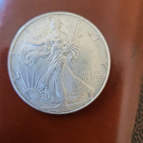 U.S. Mint 1995 American Silver Eagle 1 oz .999 Fine Silver Bullion Coin