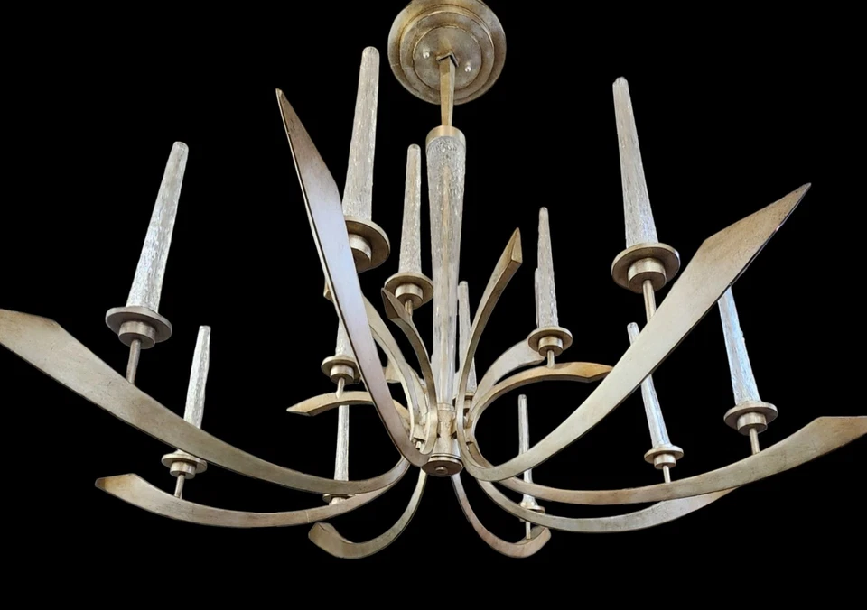 Lámparas Fine Art 812540-2ST Crescents Lámpara de araña de 12 luces Plata cálida Precio de venta sugerido por el fabricante $11,685 Foto 2 de 4