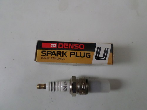 SPARK PLUG DENSO W14EPU C15+ ( NGK 8P4ES 6928 7528 ,CHAMPION N16Y OEO15 ) - 第 1/1 張圖片