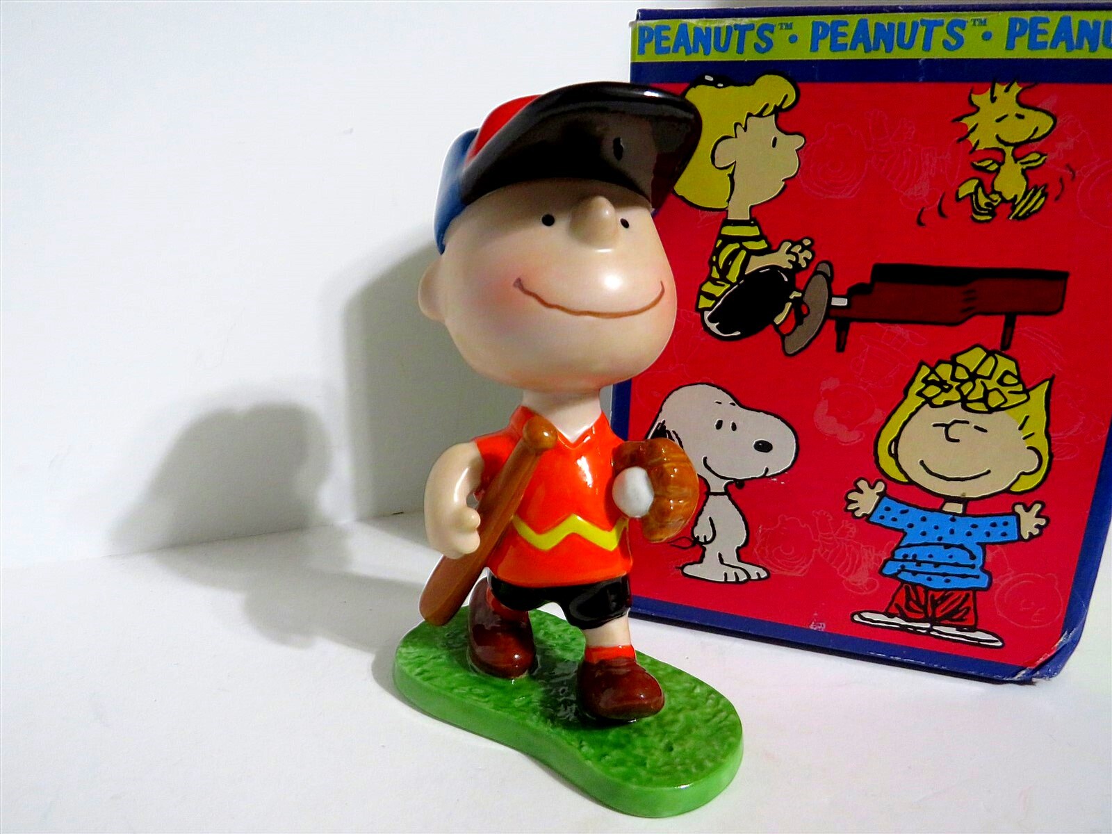 SNOOPY Charlie Brown PEANUTS Flambro Porcelain 5-Inch Figurine 2000