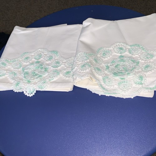 ENTZÜCKENDE PR VINTAGE HAND UMARMT/HÄKELKANTE KISSENBEZÜGE - Bild 1 von 3