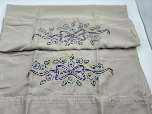 Embroidered Pillow Cases 28x18 Light Grey With Purple Flowers (2) New - Bild 4 von 4