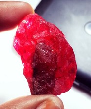 Natural Red Beryl Rough Loose Gemstone 136.70 Ct Certified With Free Gift