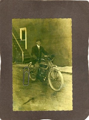 Rd15) Photo Young Man With Old Motorcycle Vintage.