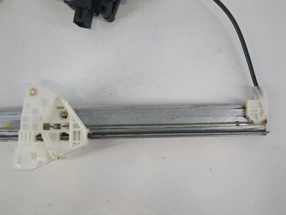 Mazda 2010-2013 motor ventana eléctrica delantera derecha 3 pasajeros 950854 Foto 2 de 4