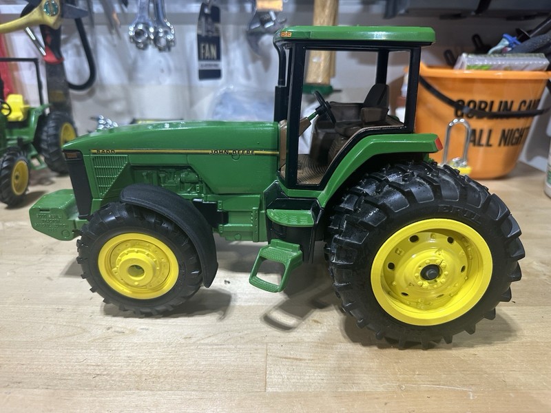 Vintage 1/16 John Deere 8400 Tractor, Made In USA, All Metal Great Shape