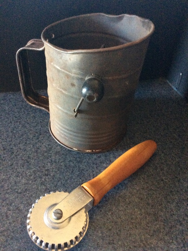 bromwells measuring sifter 3 Cup & Vintage Krimpkut Sealer