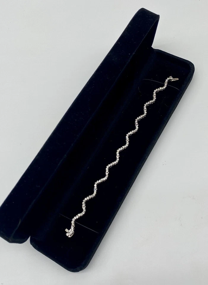 Brazalete tenis diamantes ondulados, platino 3 CTW Foto 3 de 4