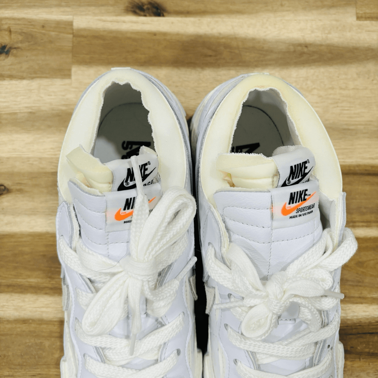 SACAI X NIKE Nike DM6443 100 Blazer Basso x Sacai Bianco Lucido Brevetto US Taglia 11