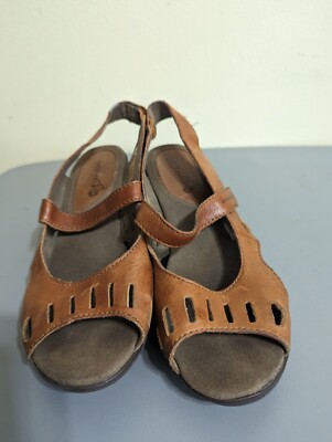 Merrell Brown Leather Upper Evera Chase Brown Sandals. Size 9