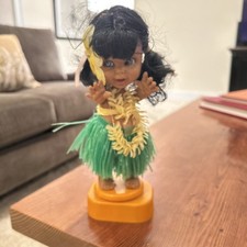 Vintage Hawaiian Polynesian Hula Girl, wind up and plays It's a Small World