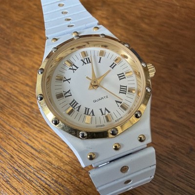 Wristwatch Gold Toned & White Buckle Band Roman Numerals Round Face Simple