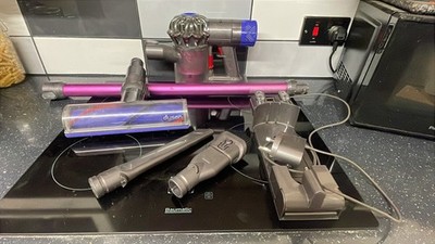 Dyson V6 Akku-Handstaubsauger mit Aufsätzen & Original Ladegerät 