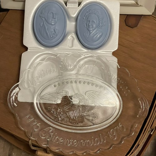Jabones conmemorativos Avon y placa de vidrio transparente bicentenario 1776-1976 EE. UU. Eagle - Imagen 3 de 12