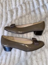 Salvatore Ferragamo Vara Bow Pump Sz 6 2A Narrow Mushroom Bronze Patent
