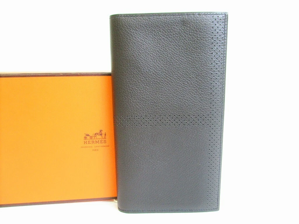 Goyard Bi-fold Wallet (Grey), Men's Fashion, Watches & Accessories, Wallets  & Card Holders on Carousell