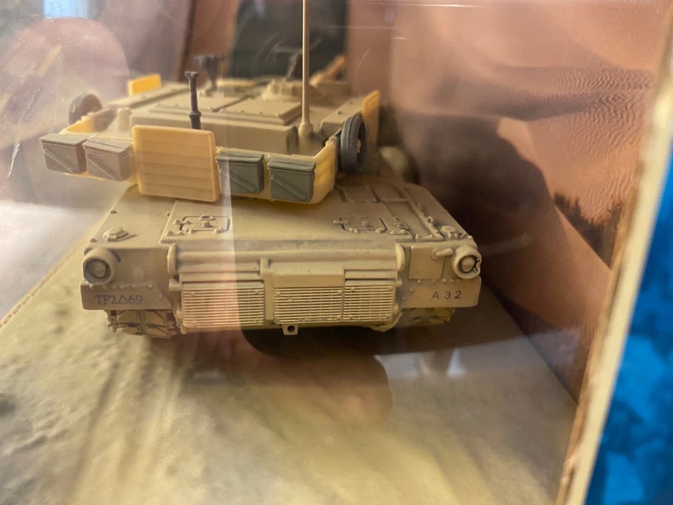 1:64 CORGI TACTICAL STRIKE M1A1 ABRAMS TANK 2003 USA ARMY IRAQI FREEDOM - Image 4 of 4