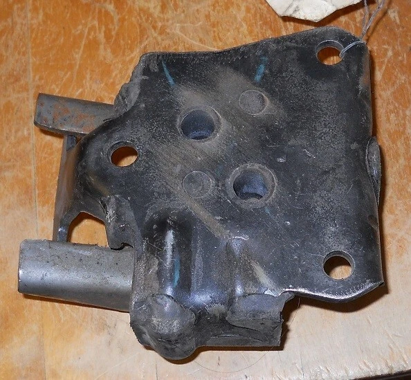 Крепление двигателя NOS 1967-70 Chevrolet Caprice 396 454 1968-70 Chevelle 350 396 - Изображение 2 из 3
