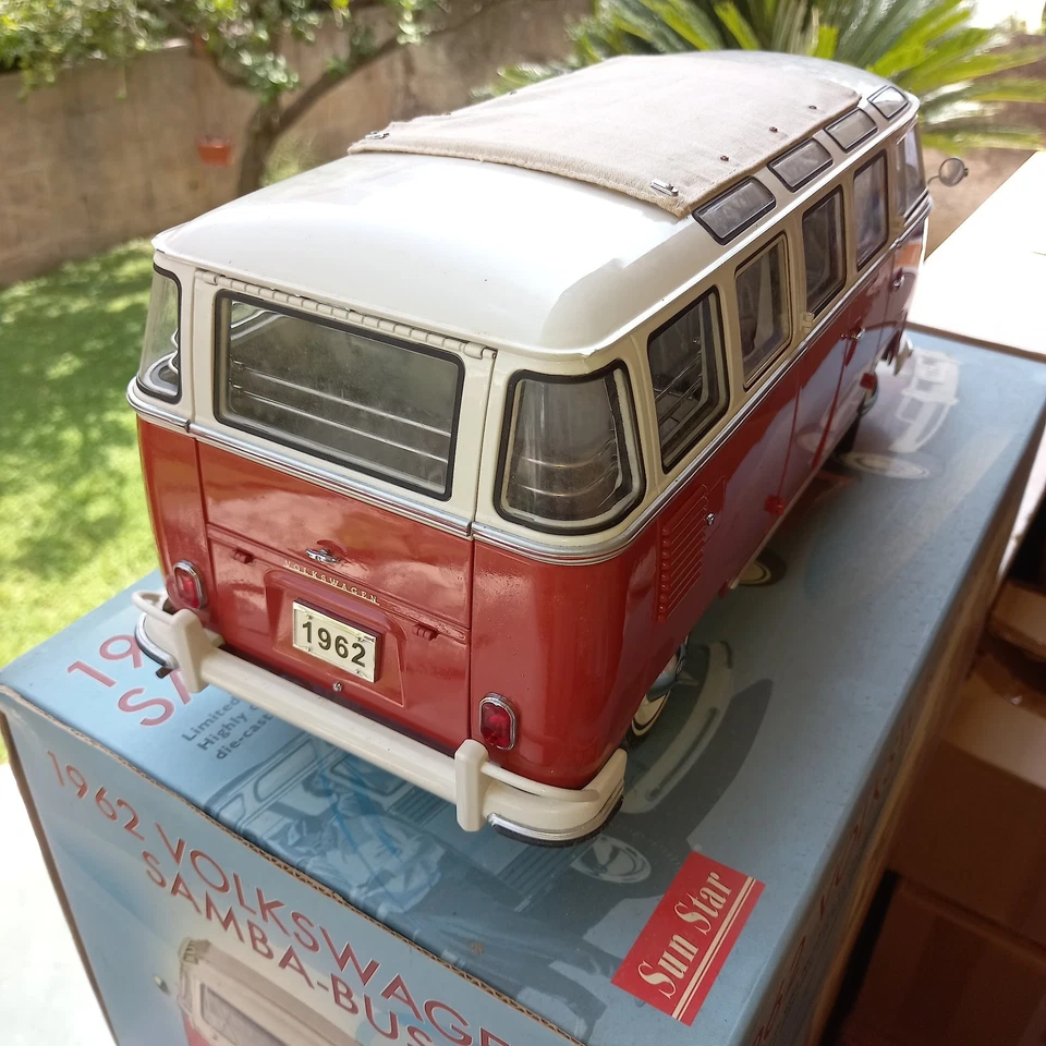 Sun Star  5071  VW 1962 Volkswagen Samba Bus 1:12 - Immagine 3 di 4